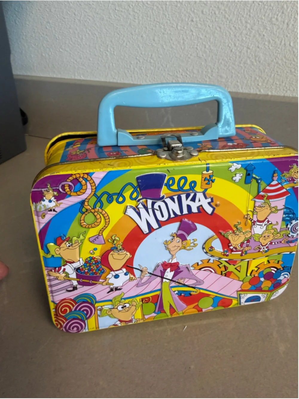 Willy Wonka Metal Lunch Box Tin Nerds Laffy Taffy Bottle Caps Candy Collectible